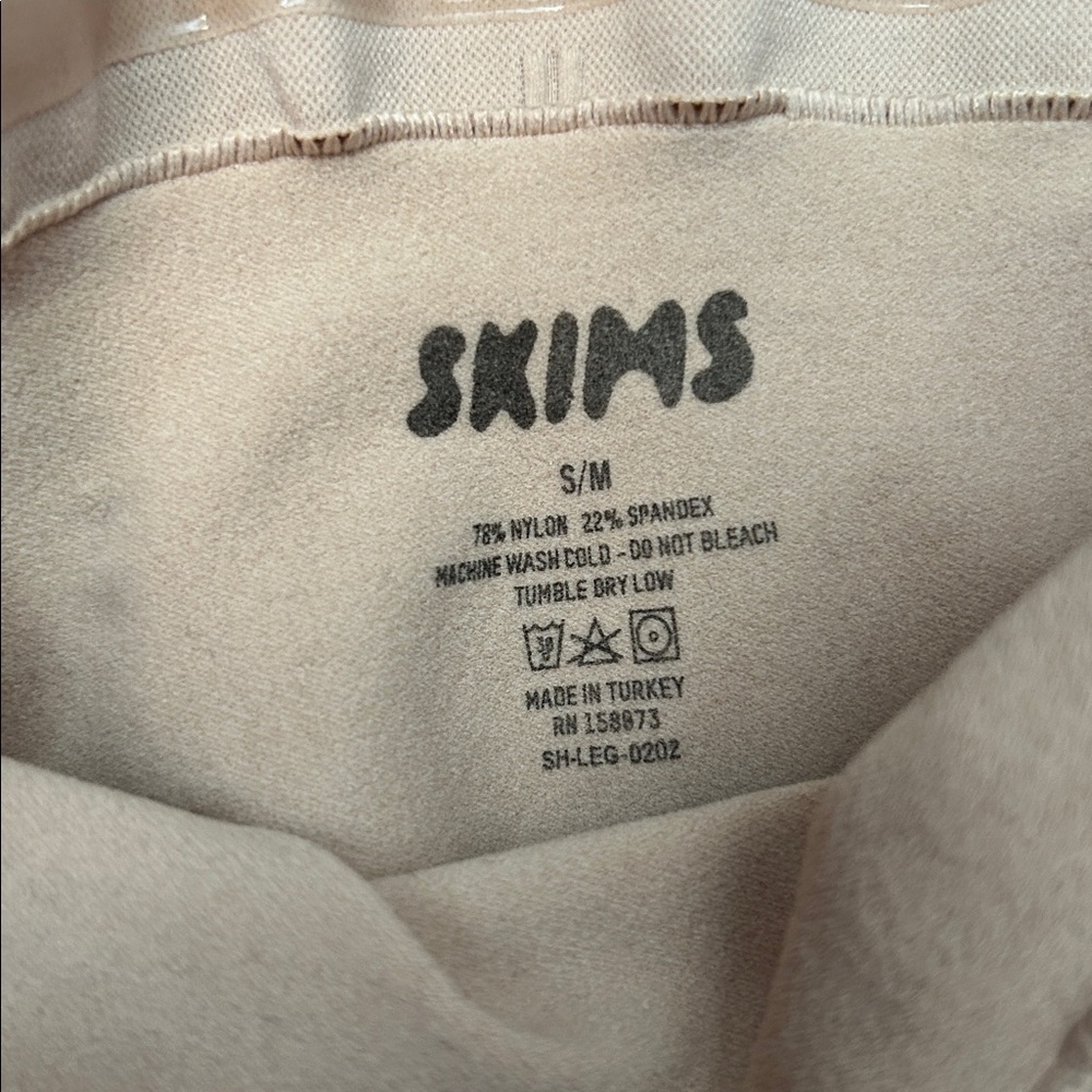 SKIMS NWOT Everyday sculpt - capri - small/medium - Picture 2 of 5